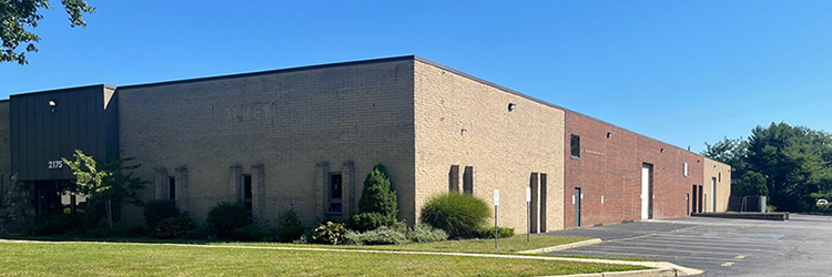 Metropolitan Realty secures 33,000 s/f <br>long-term lease with Lumber Plus